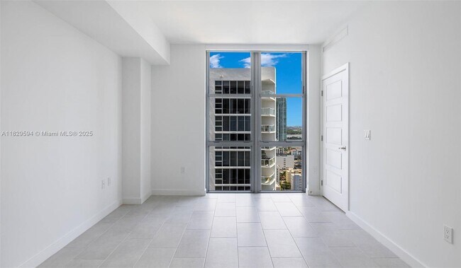 Building Photo - 2150 N Bayshore Dr