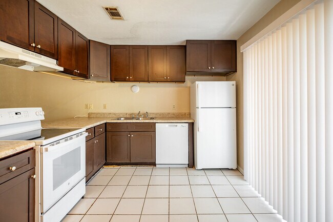 Building Photo - 3103 Pontiac Dr