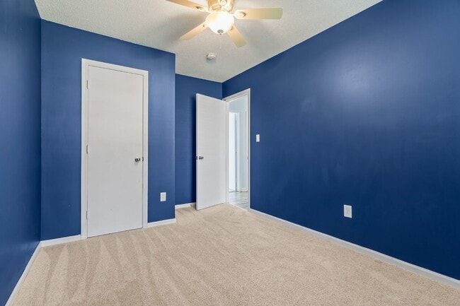 Building Photo - Charming 3BR with Fenced Yard