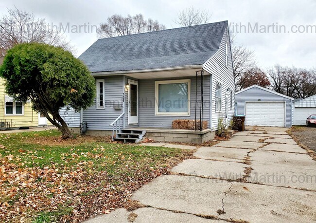 Primary Photo - 736 Sherman Ave