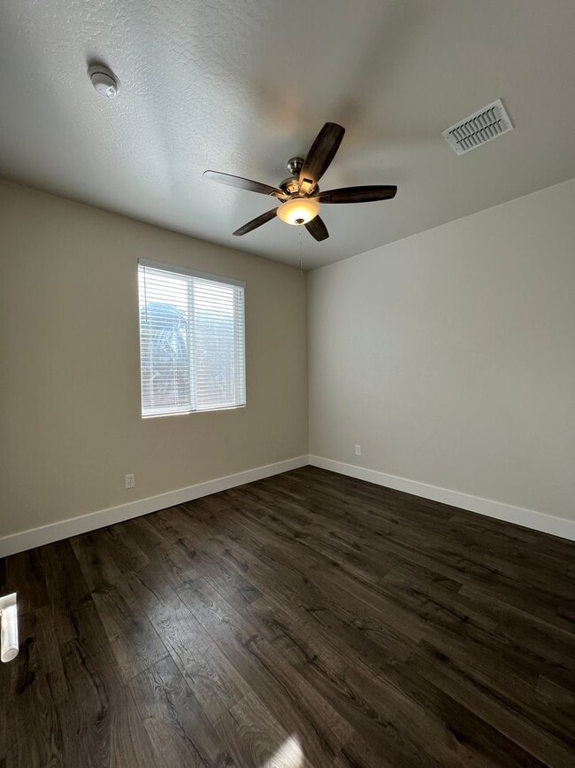 Building Photo - 3 Bedroom + Office in Highlands Ranch, Chi...