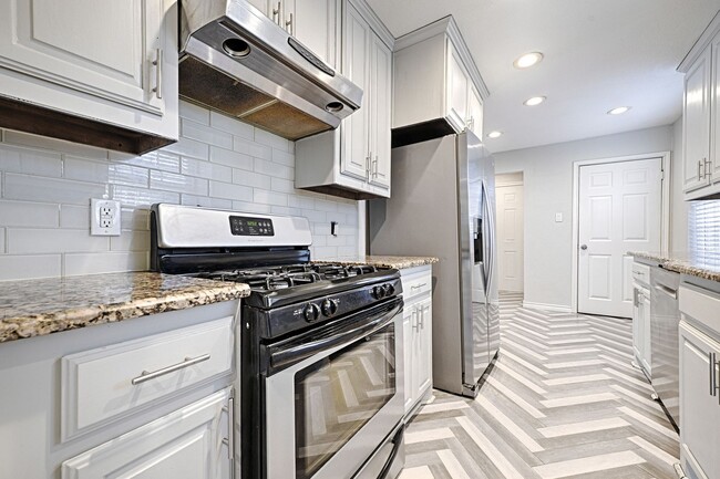 Building Photo - GEM!  Beautiful Upgrades & Move In Ready!