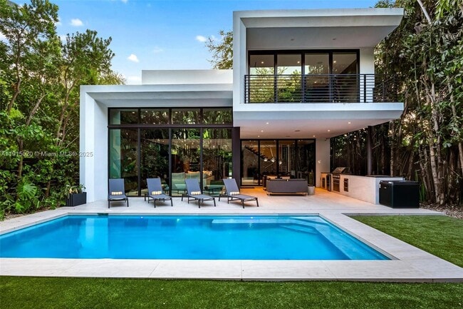 Building Photo - 77 SW 18th Terrace