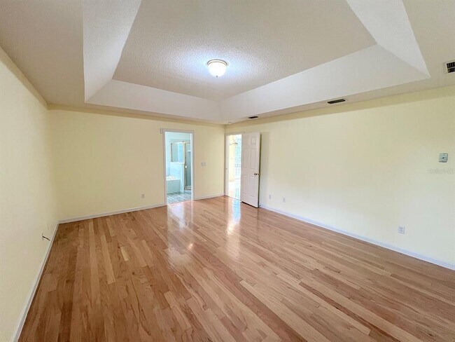 Building Photo - 87 Rose Dr