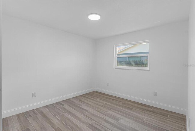 Building Photo - 8201 Riverside Dr NE