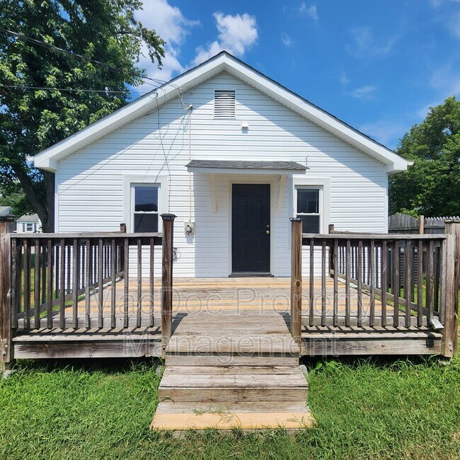 Building Photo - 318 3rd St