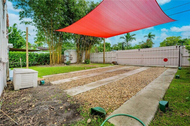 Building Photo - 1622 Mayo St