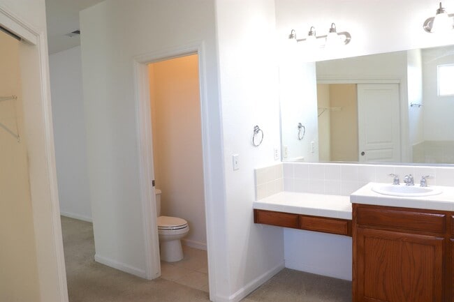 Building Photo - 2346 E Early Ave