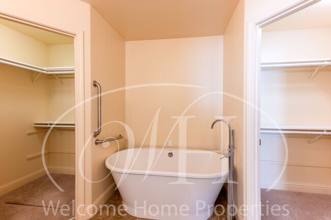 Building Photo - Spacious Home with Vaulted Ceilings