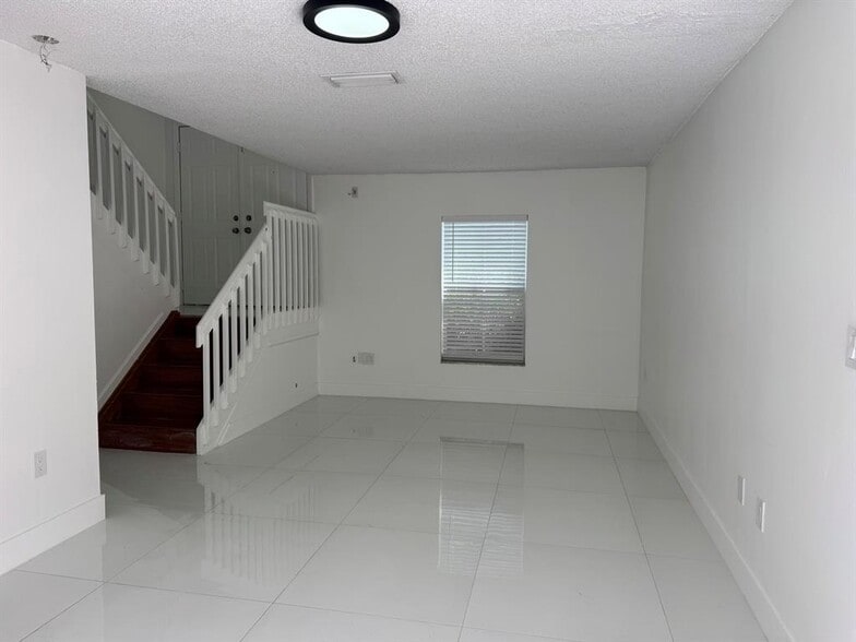 Building Photo - 4421 SW 72nd Ter