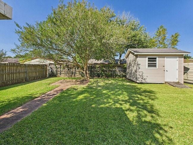 Building Photo - 102 Thompson Loop