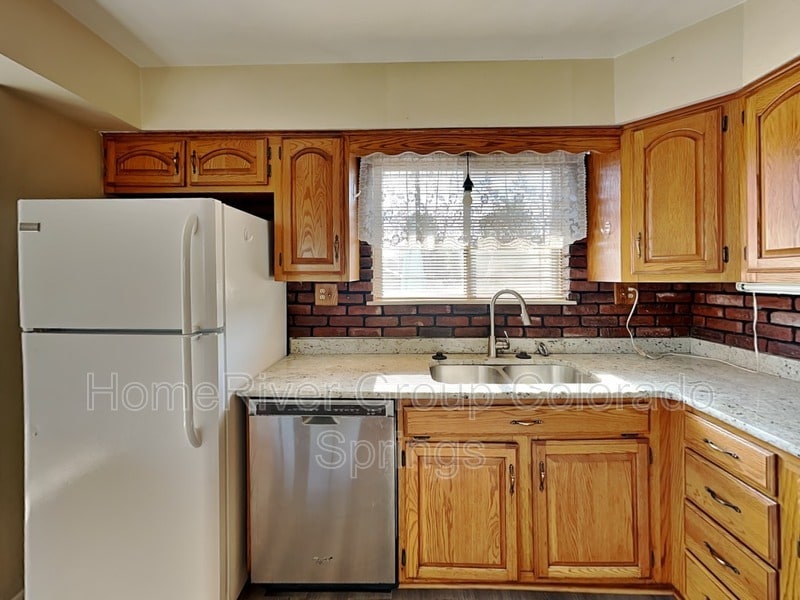 Building Photo - 1051 Hathaway Dr