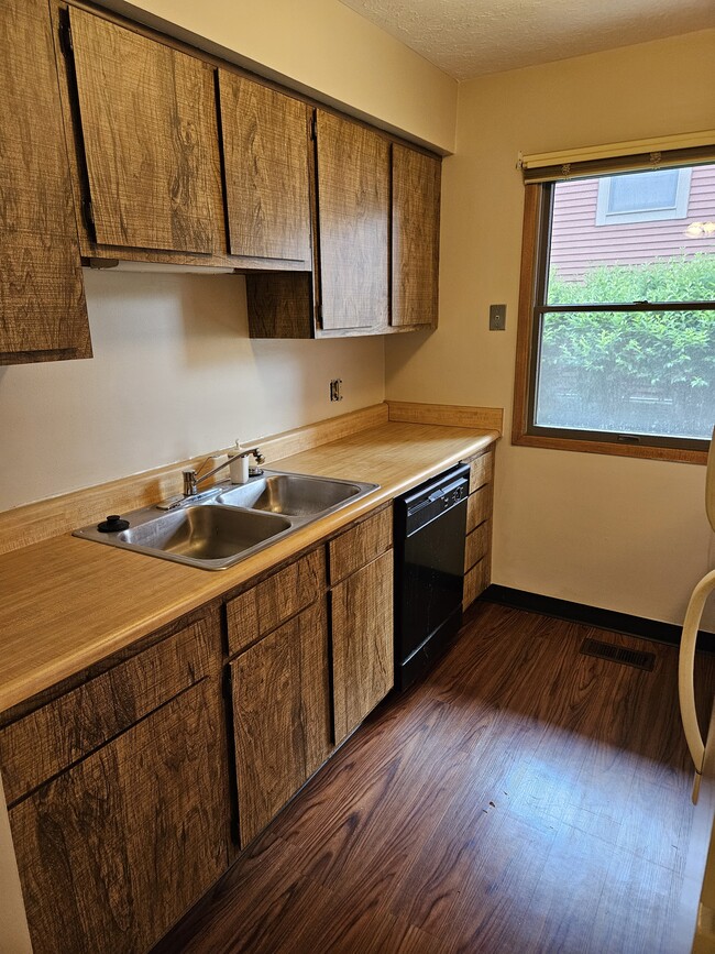 Building Photo - 5652 Great Woods Blvd