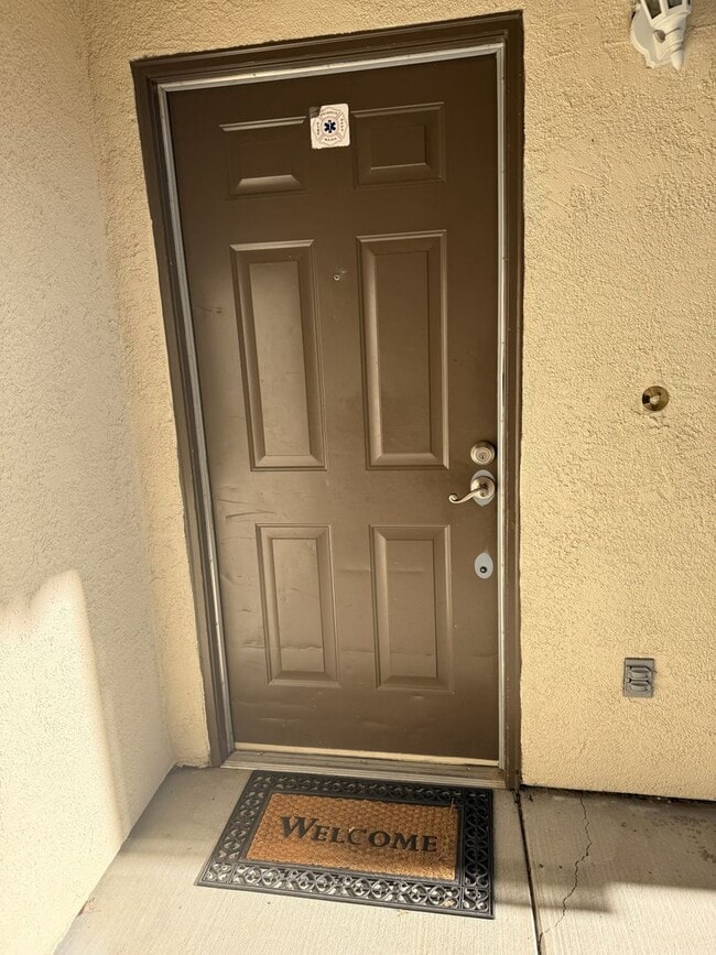 Building Photo - Oak Senior Commons 2 Bedroom, 1 Bath Apartment for Rent