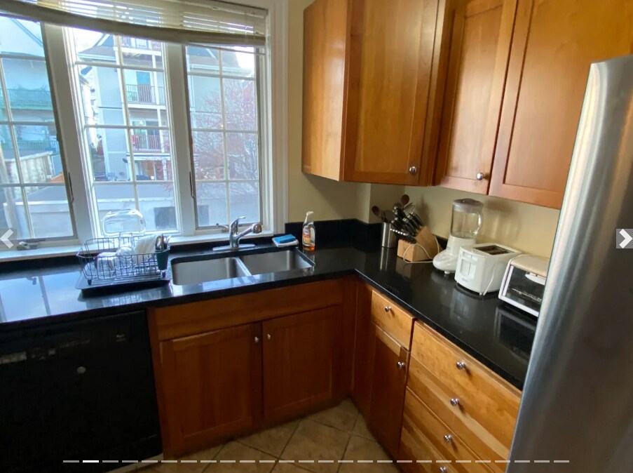 Building Photo - 110 Central St