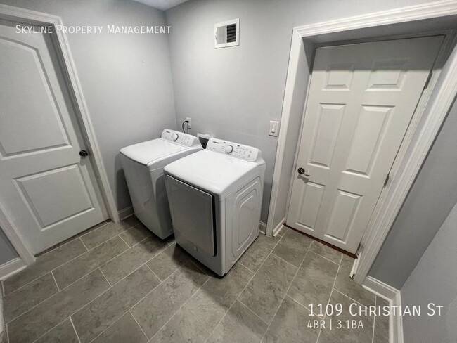 Building Photo - 1109 Christian St