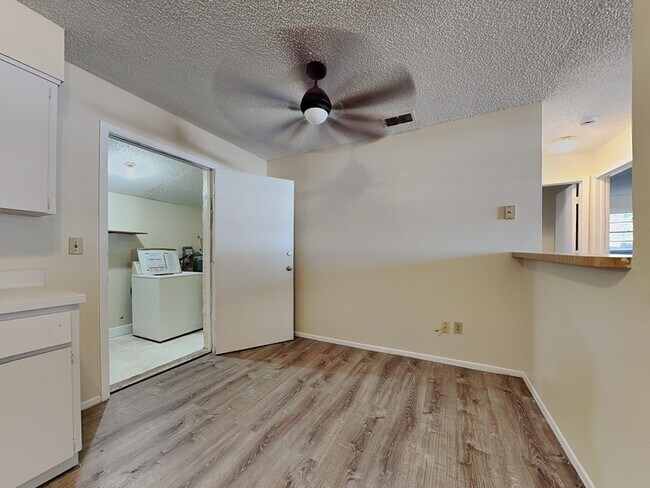 Building Photo - 15696 Bolesta Rd