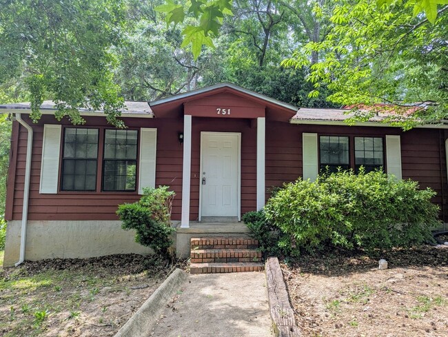 Building Photo - 751 Livingston Ct