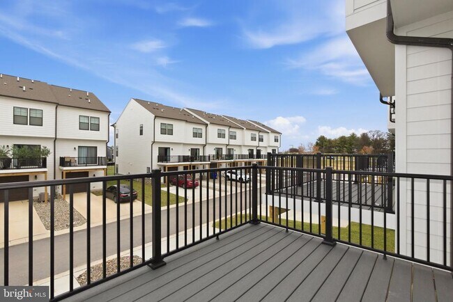 Building Photo - 332 Ensemble Wy