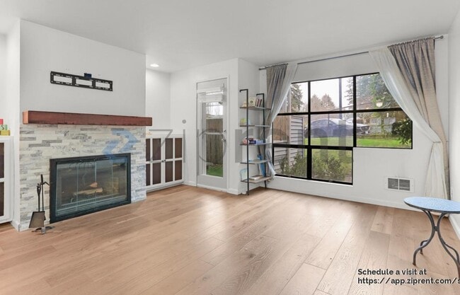 Building Photo - 402 4th Ave.