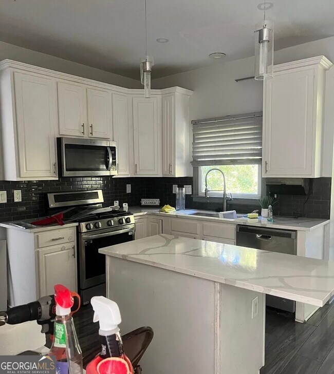 Building Photo - 3335 Prairie Dr