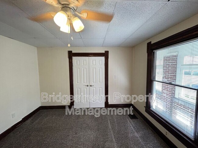 Building Photo - 434 S Mulberry St