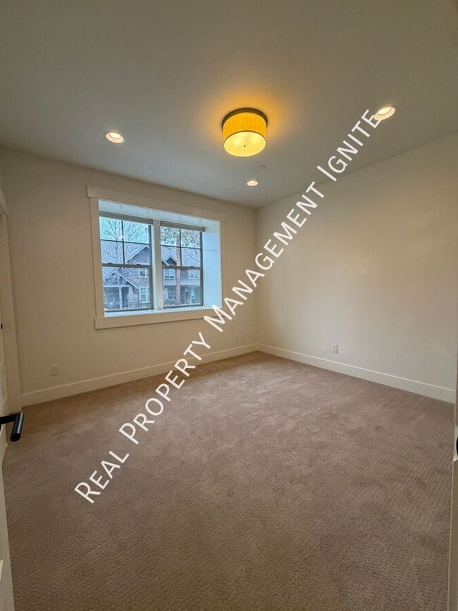 Building Photo - 1650 NW Lewis St