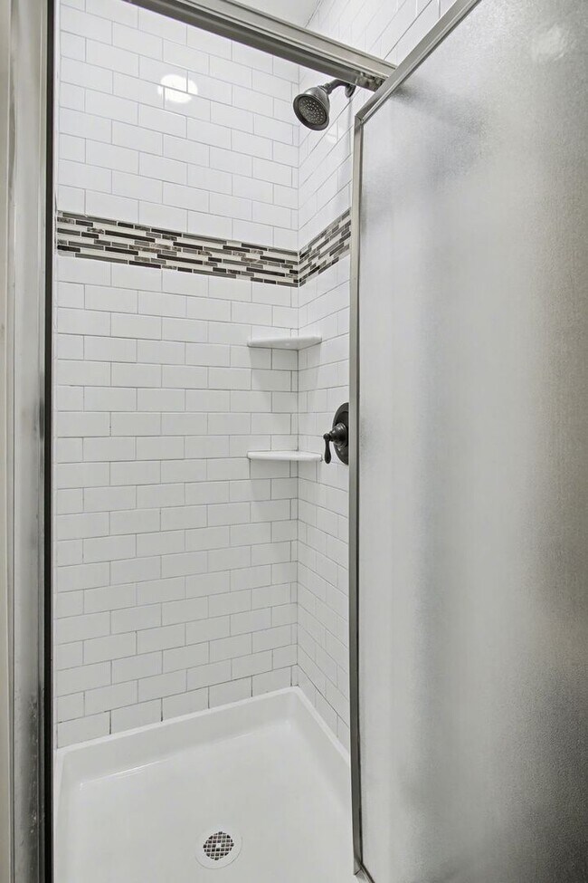 Building Photo - 415 Mountain View Rd