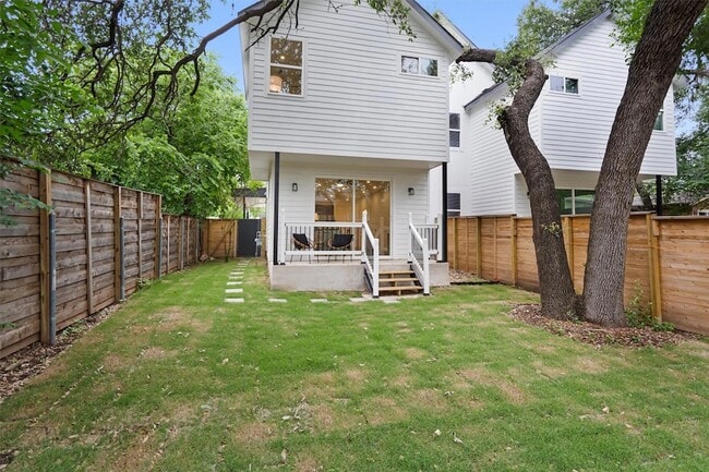 Building Photo - 1208 W Oltorf St