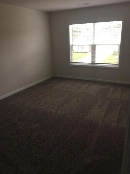Building Photo - Room in Single Family Home on Dover Ct