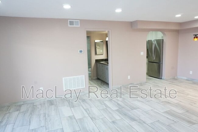 Building Photo - 10444 N 69th St