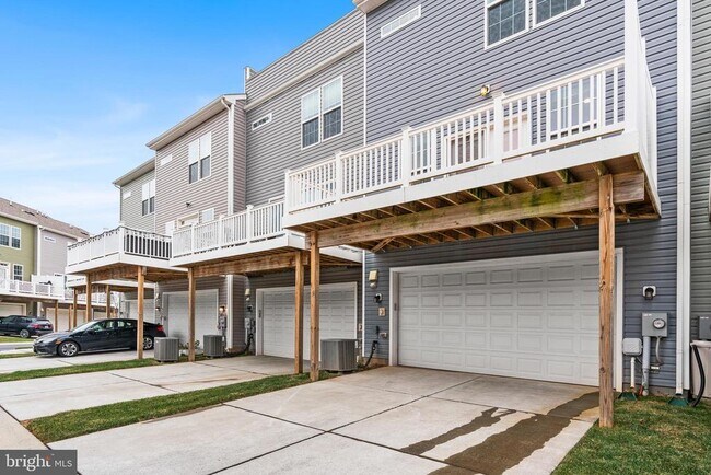 Building Photo - 6202 Davinci St