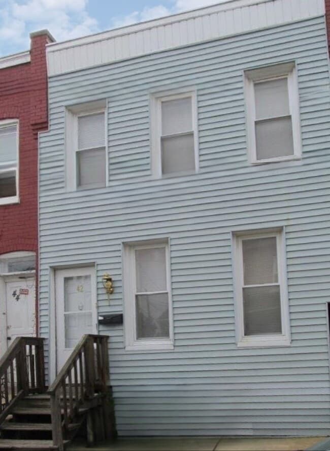 Building Photo - 42 Laurel St