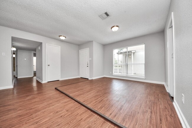 Building Photo - 16714 Britford