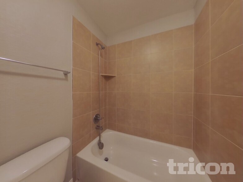 Building Photo - 8757 Royalwood Dr