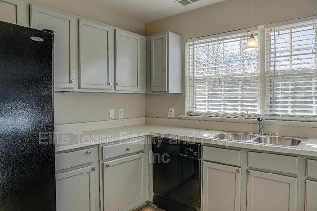 Building Photo - 2132 Mallard Woods Pl