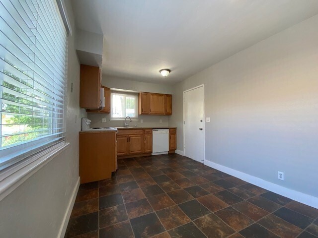 Building Photo - Charming 2-bedroom, 1-bath, 800 sq. ft. du...