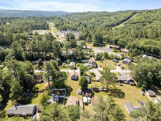 Building Photo - 36 Lark St