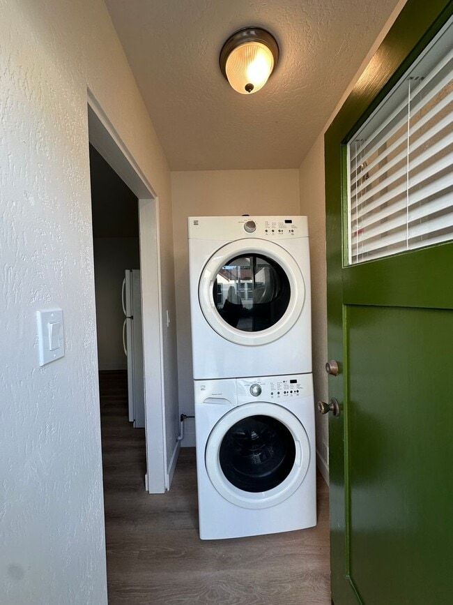 Building Photo - 413-413-413-412 Montgomery St