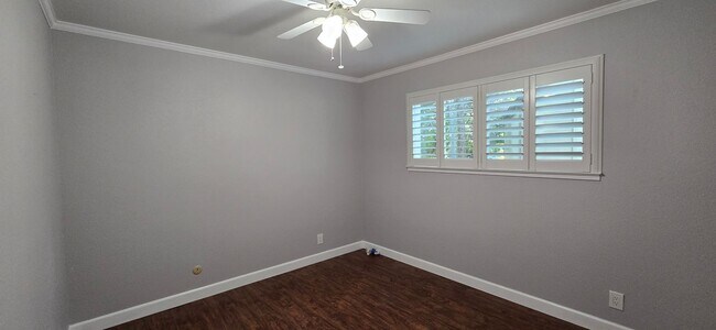 Building Photo - 415 Sutton Pl