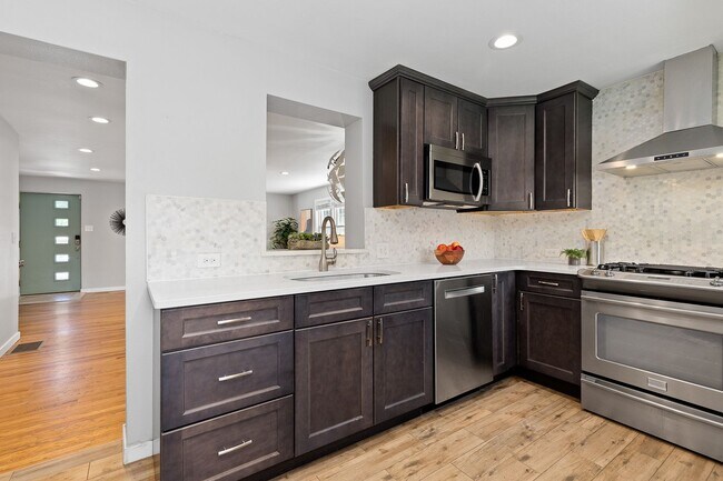 Building Photo - Recently Updated Home in Prime Sunnyside N...