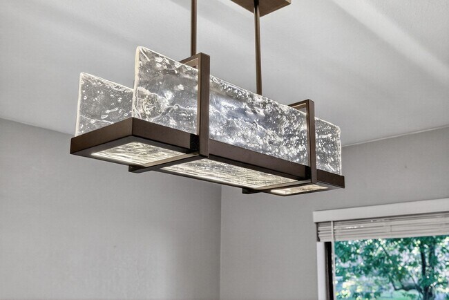 Building Photo - Charming 3-Bed / 2-Bath Retreat on Over an Acre in Sebastopol