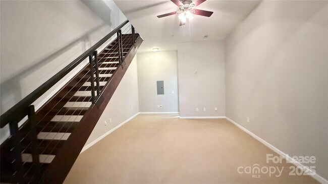 Building Photo - 2125 Southend Dr
