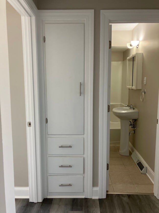 Building Photo - 2406 Triplett Blvd