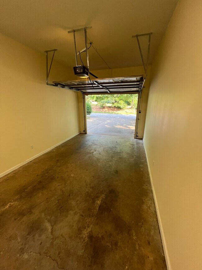 Building Photo - Arden 3 bed Townhome: Commuter's Wishlist