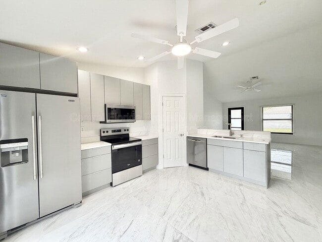 Building Photo - 1909 Bayport Dr