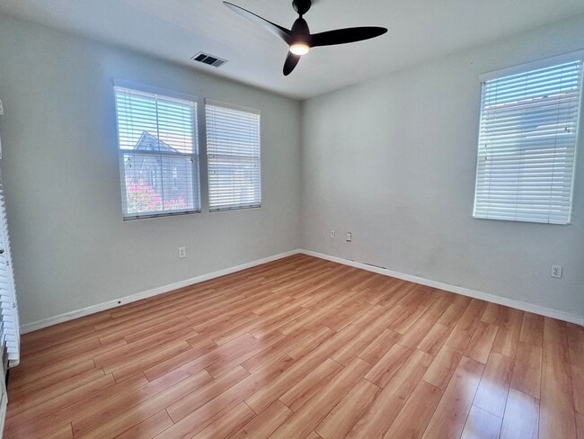 Building Photo - $2,295 Herndon & Armstrong, 2 Bedroom Cond...