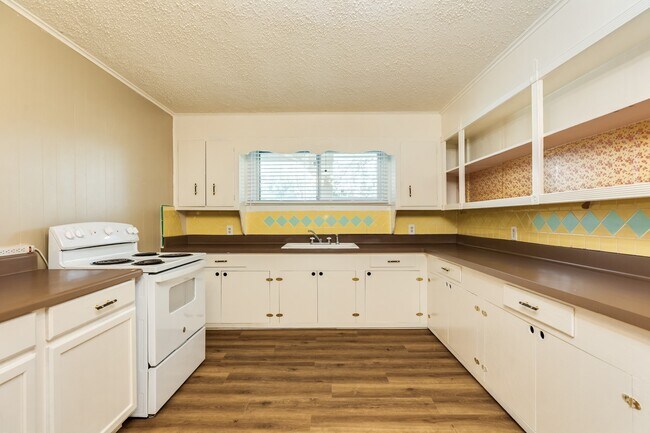 Building Photo - 159 Oak Dr