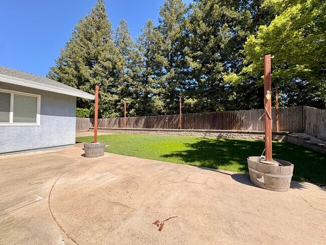 Building Photo - Beautiful 3 Bedroom, 2.5 Bathroom Fully Remodeled Home in Orangevale!