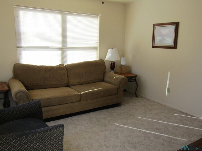 Building Photo - 4143 2 W Main St